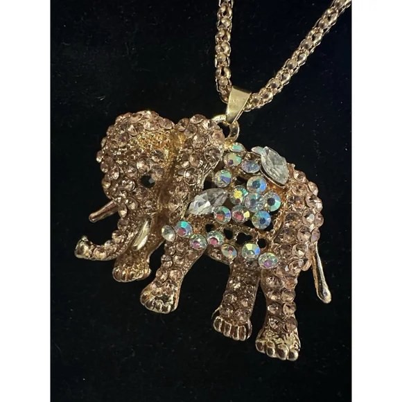 Marked Betsy Johnson Rhinestone Elephant Goldtone Statement Necklace Pendant 28” - Picture 3 of 15